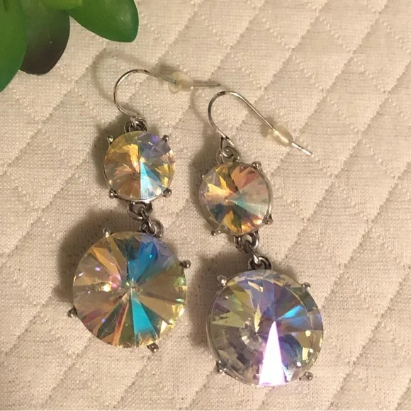 Beautiful drop lightweight earrings with big sparkle ✨ - Picture 8 of 14